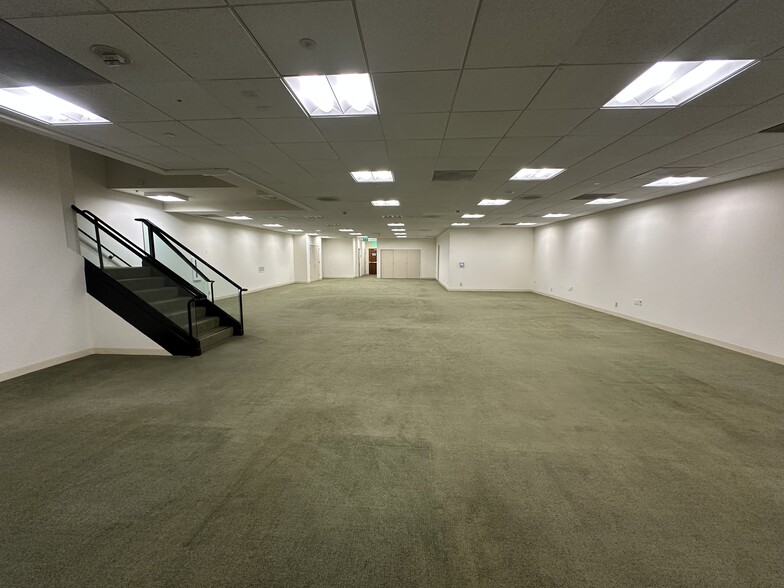 More Photos Of 888 S Figueroa St, Los Angeles Office For Lease