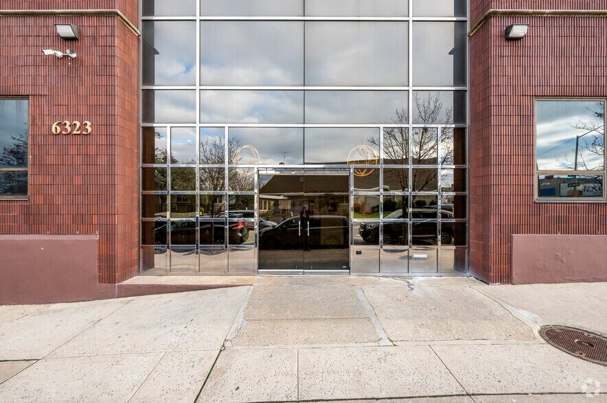 More Photos Of 6323 7th Ave, Brooklyn Office For Lease