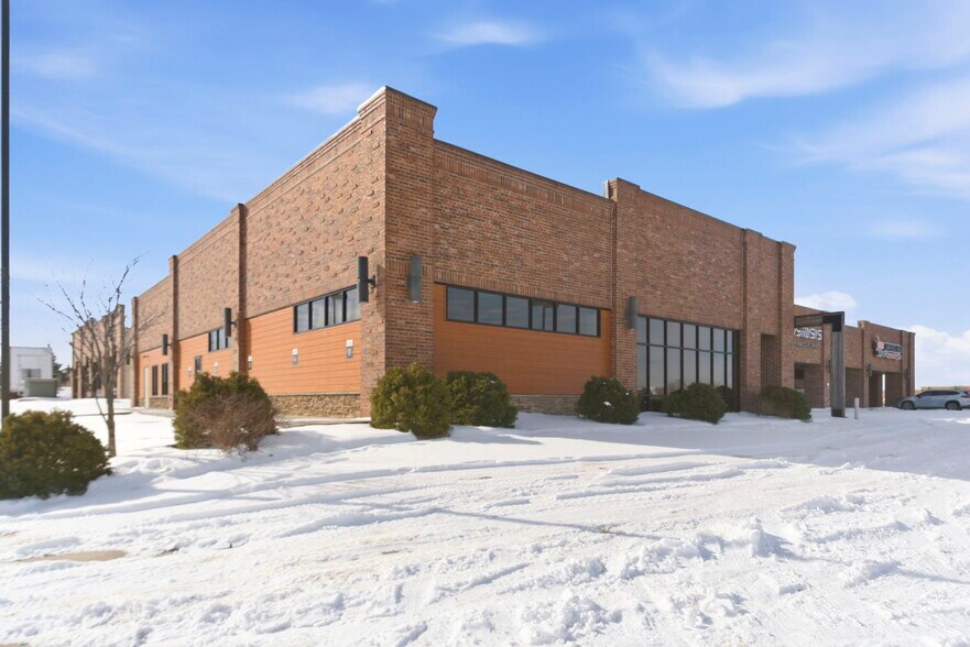 More Photos Of 5540-5550 N Farmer Branch Rd, Ozark General Retail For Sale