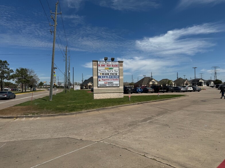 More Photos Of 9522 Huffmeister Rd, Houston Storefront Retail Office For Sale
