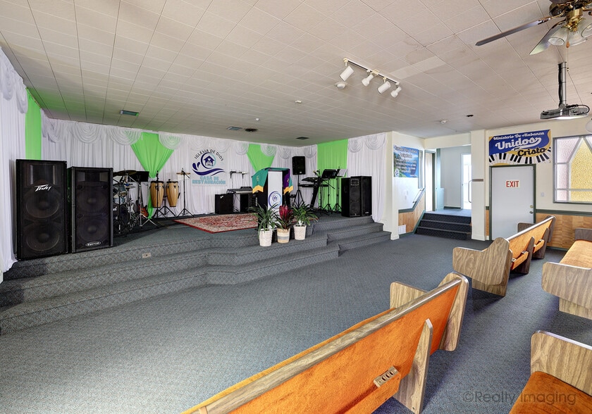 More Photos Of 1517 N 4th Ave, Kelso Religious Facility For Sale
