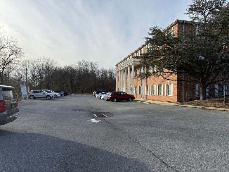 More Photos Of 6 Hearthstone Ct, Reading Medical For Lease