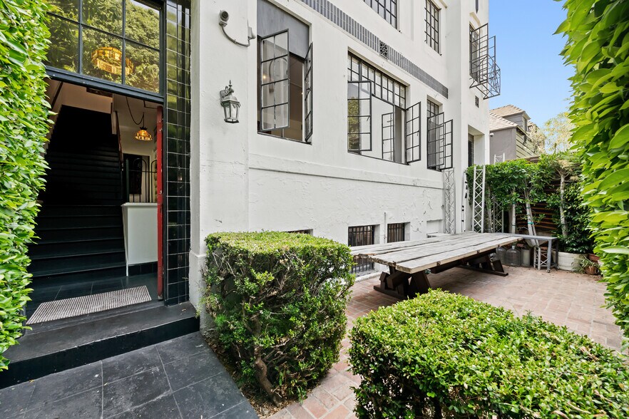 More Photos Of 666 N Robertson Blvd, West Hollywood Loft Creative Space For Sale