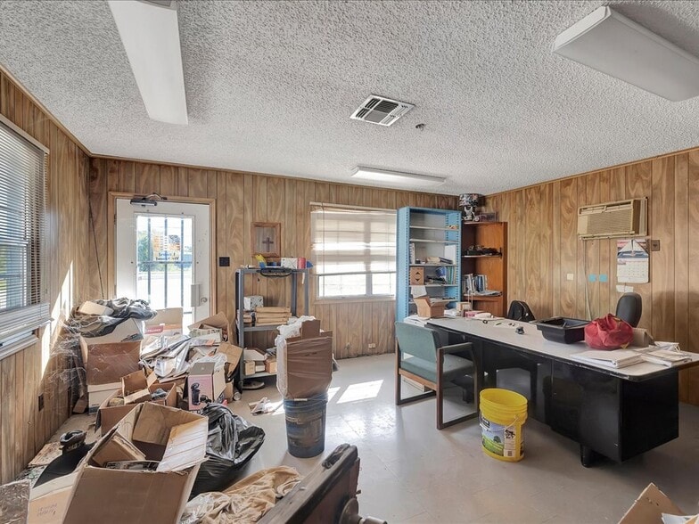 More Photos Of 1441 N Temple Dr, Diboll Auto Repair For Sale
