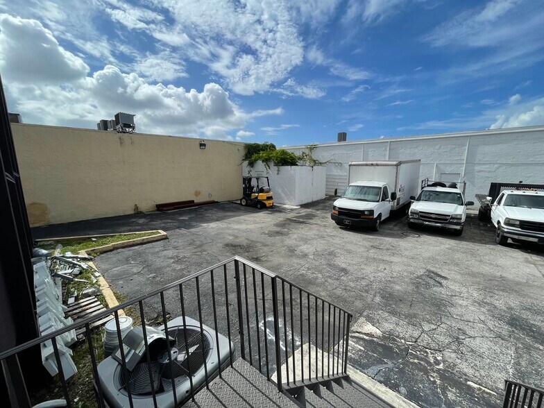 More Photos Of 2150 NW 21st St, Miami Office For Lease