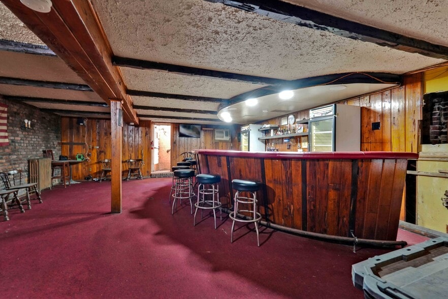 More Photos Of 5224 35th St, Long Island City Light Distribution For Sale
