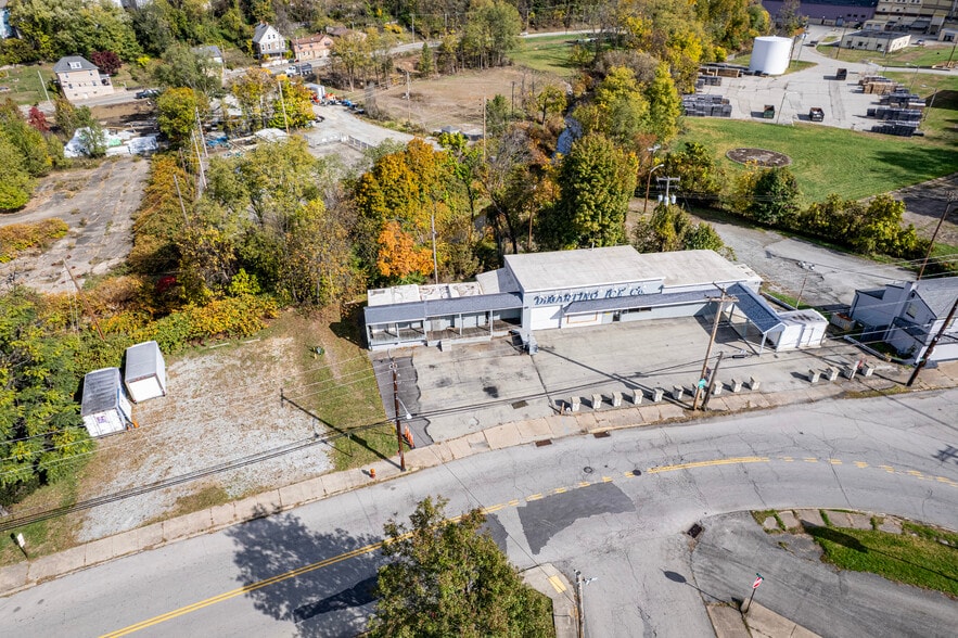 More Photos Of 305 Division St, Jeannette Distribution For Sale