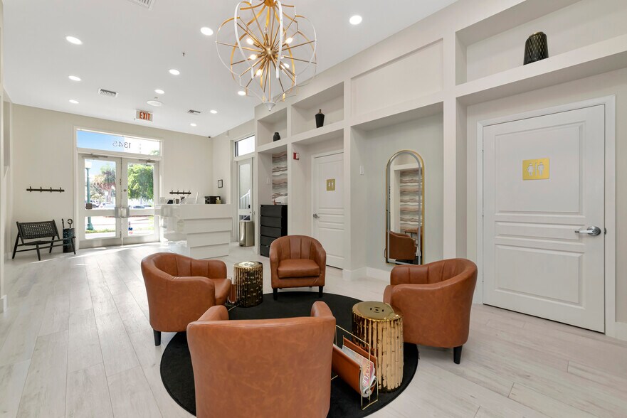 More Photos Of 1345 2nd St, Sarasota Office Residential For Sale