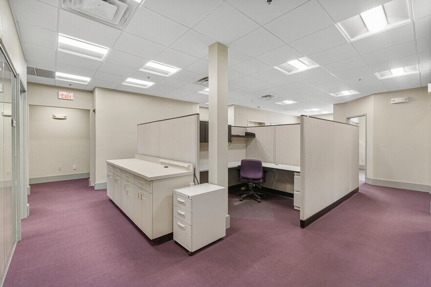 More Photos Of 319 Auburn St, Newton Medical For Lease