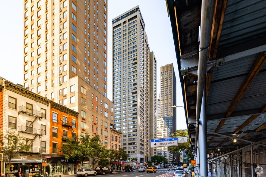 More Photos Of 560-576 Third Ave, New York Apartments For Lease