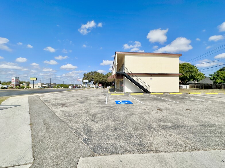 More Photos Of 7205 Bandera Rd, San Antonio Unknown For Lease