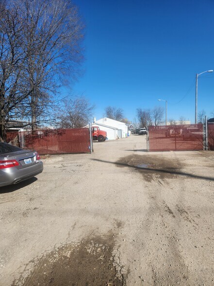 More Photos Of 217 Steedly Dr, Louisville Light Distribution For Sale