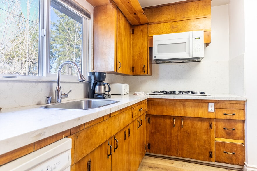 More Photos Of 39756 Big Bear Blvd, Big Bear Lake Hotel For Sale