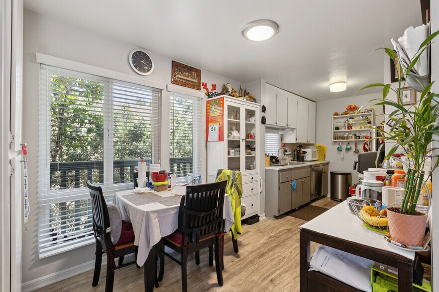 More Photos Of 1411 Oxford St, Redwood City Apartments For Sale