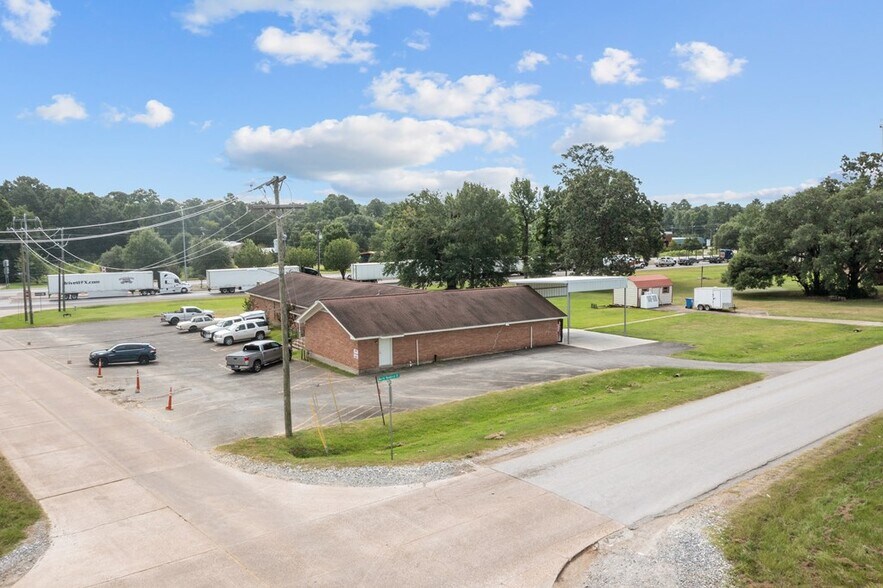 More Photos Of 100 E Borden St, Diboll Religious Facility For Sale