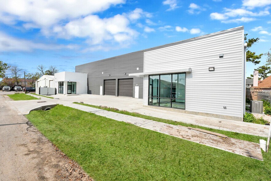 More Photos Of 9228 Kingsville St, Houston Warehouse For Lease