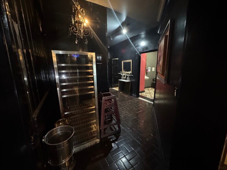More Photos Of 219 N 21st Ave, Hollywood Storefront Retail Office For Sale
