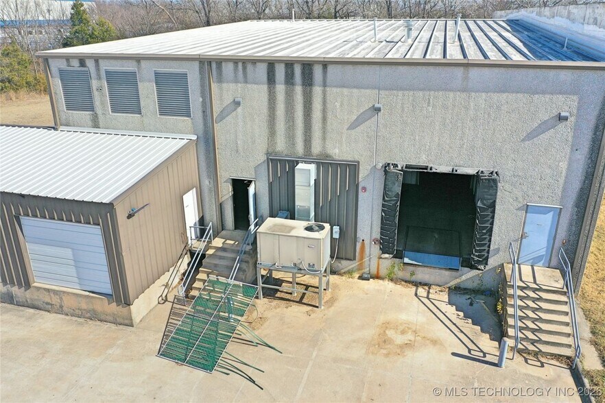 More Photos Of 3551 Cypert, Ardmore Manufacturing For Sale