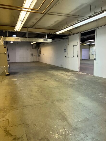 More Photos Of 25 Perry Ave, Norwalk Warehouse For Lease