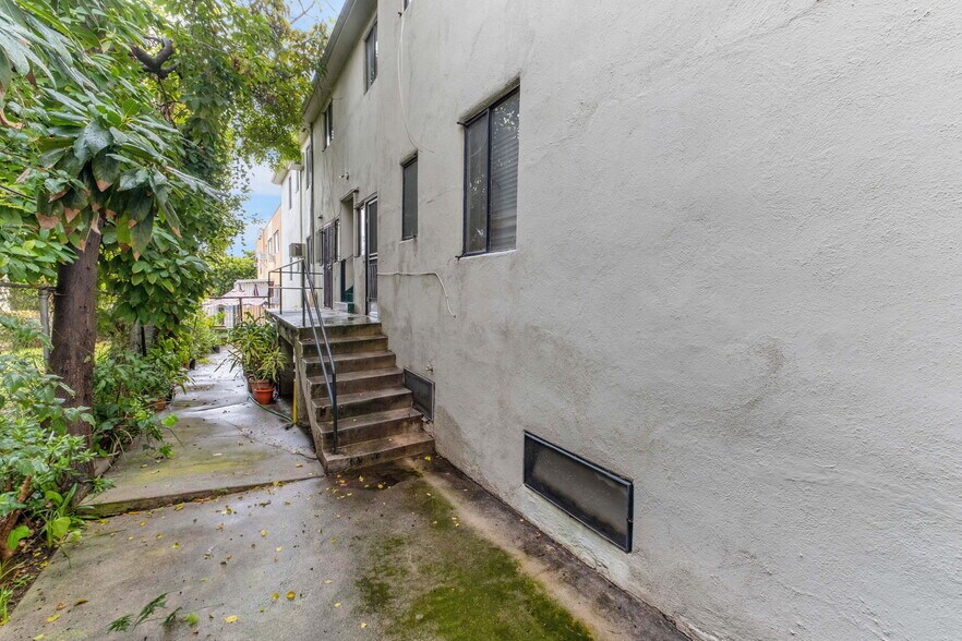 More Photos Of 1248 N Crescent Heights Blvd, West Hollywood Apartments For Sale
