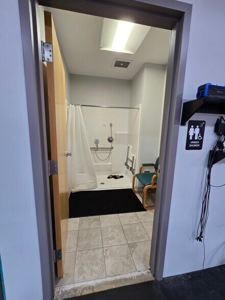 More Photos Of 1020 Industrial Blvd, Southampton Warehouse For Lease