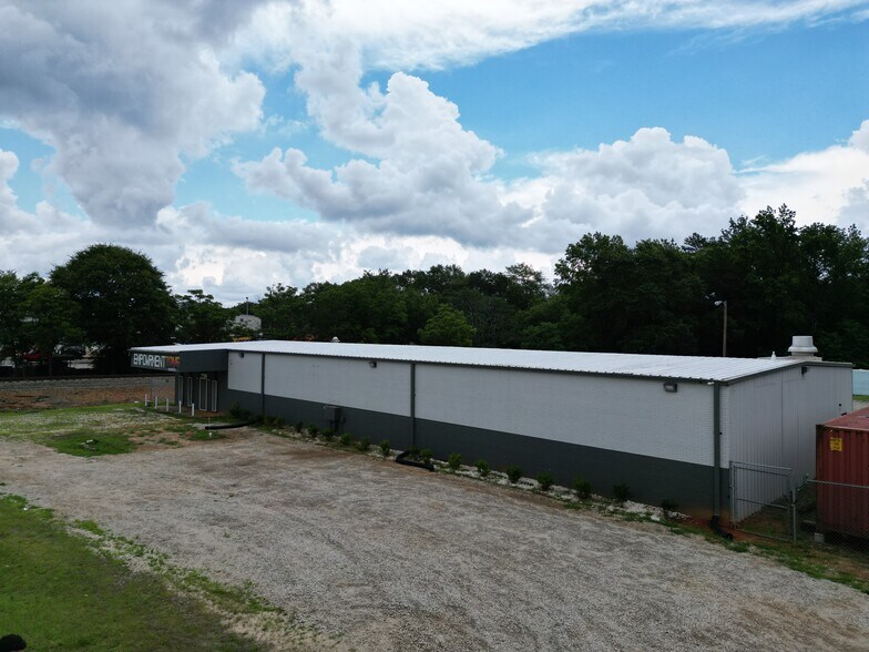 More Photos Of 100 Dixie Cir, Greenville Warehouse For Lease