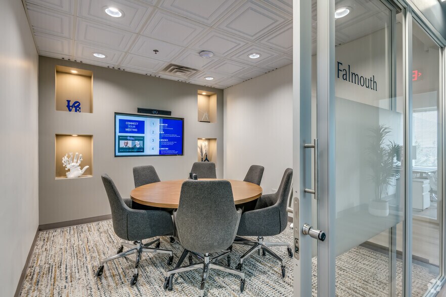More Photos Of W239 N3490 Pewaukee Rd, Pewaukee Office For Sale