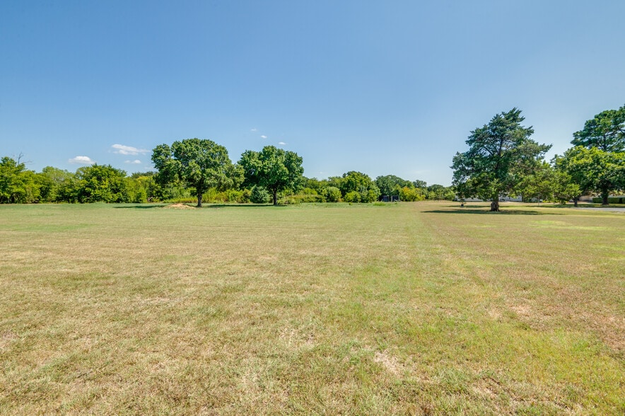 More Photos Of 2120 W Sublett Rd, Arlington Land For Sale