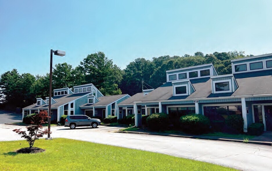 More Photos Of 405 W Pike St, Lawrenceville Medical For Sale