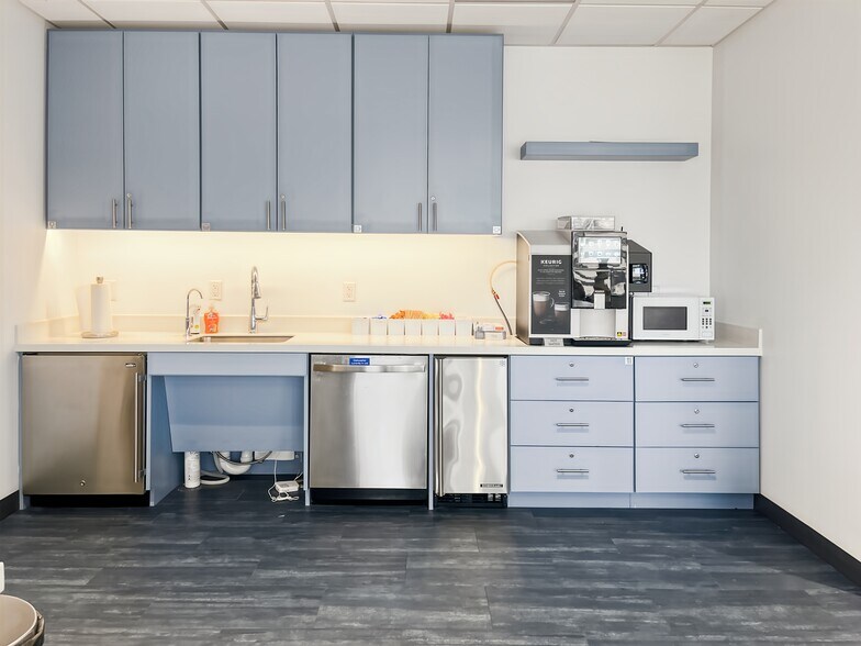 More Photos Of 5601 Executive Dr, Irving Coworking Space