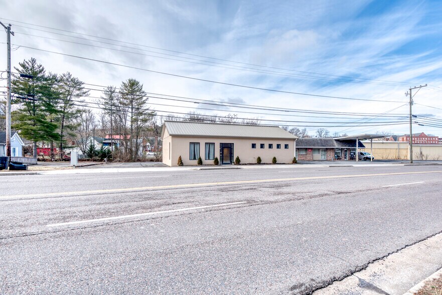 More Photos Of 324 S Commerce St, Marion Loft Creative Space For Sale