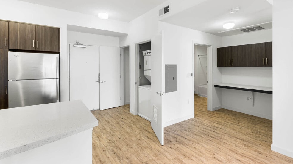 More Photos Of 1333 Powell St, Emeryville Apartments For Lease