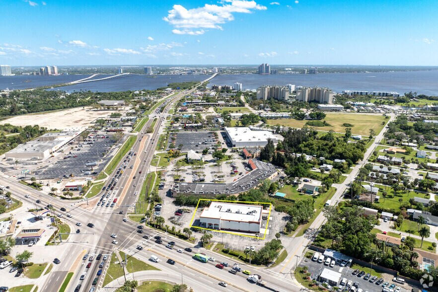 More Photos Of 13991 N Cleveland Ave, North Fort Myers Drugstore For Lease
