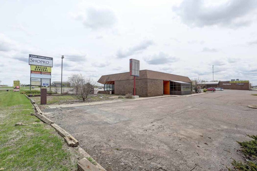 More Photos Of 1011-1013 E Spruce St, Abbotsford Storefront Retail Office For Lease