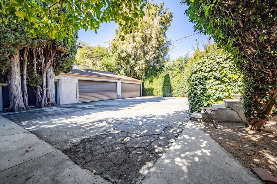 More Photos Of 1541-1547 Veteran Ave, Los Angeles Apartments For Sale