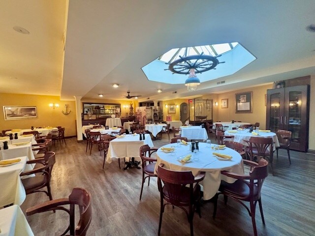 More Photos Of 1627 Beacon St, Brookline Storefront For Lease