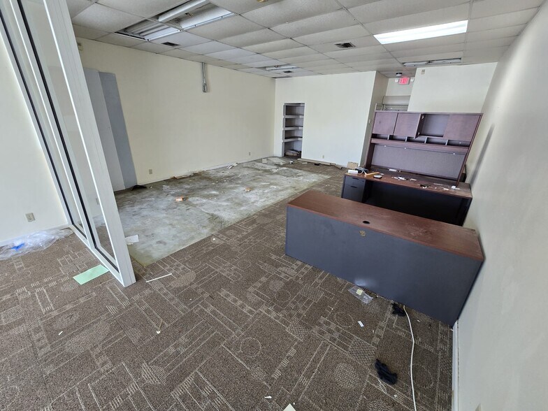More Photos Of 1041 W Commercial Blvd, Fort Lauderdale Office Residential For Lease
