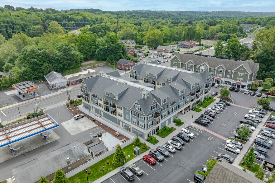 More Photos Of 800 Federal Rd, Brookfield Apartments For Lease