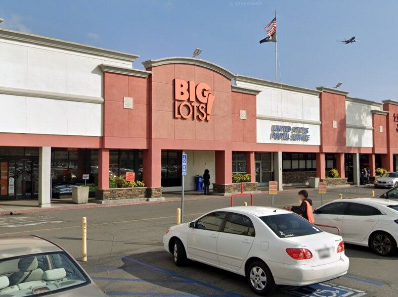 More Photos Of 2238 N Bellflower Blvd, Long Beach Unknown For Lease