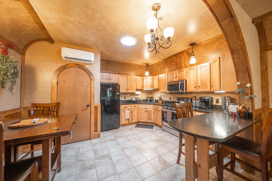 More Photos Of 295 Panthers Den Rd, Makanda Hotel For Sale