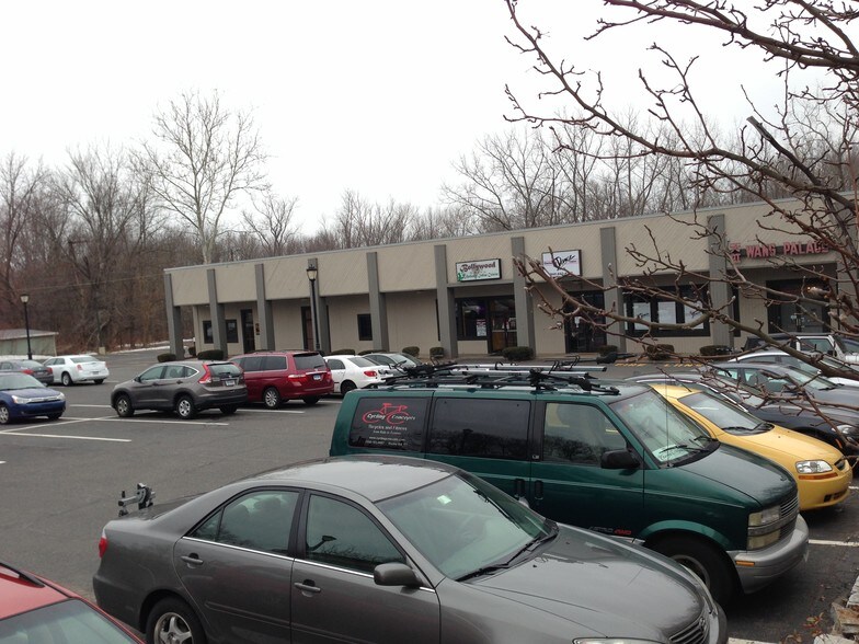 More Photos Of 2327-2333 Main St, Glastonbury Storefront For Lease