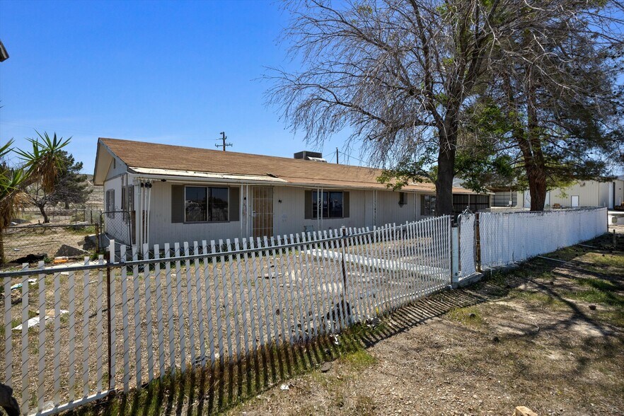 More Photos Of 523-529 Kristin st, Taft Flex For Sale