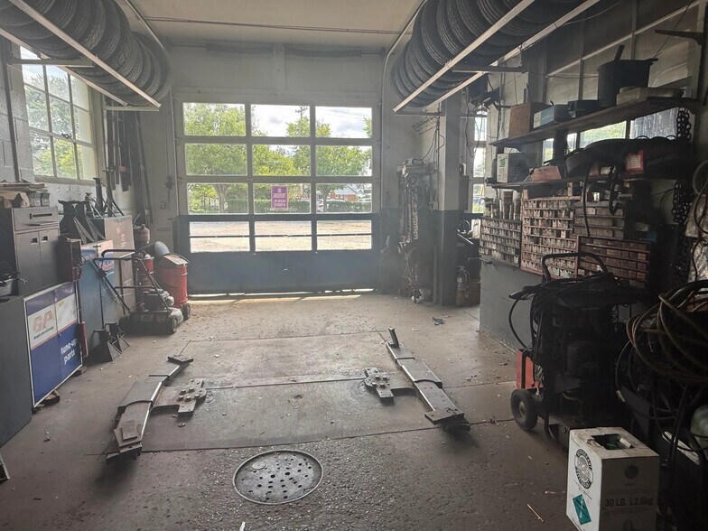 More Photos Of 665 Highland Ave, Fort Thomas General Retail For Sale