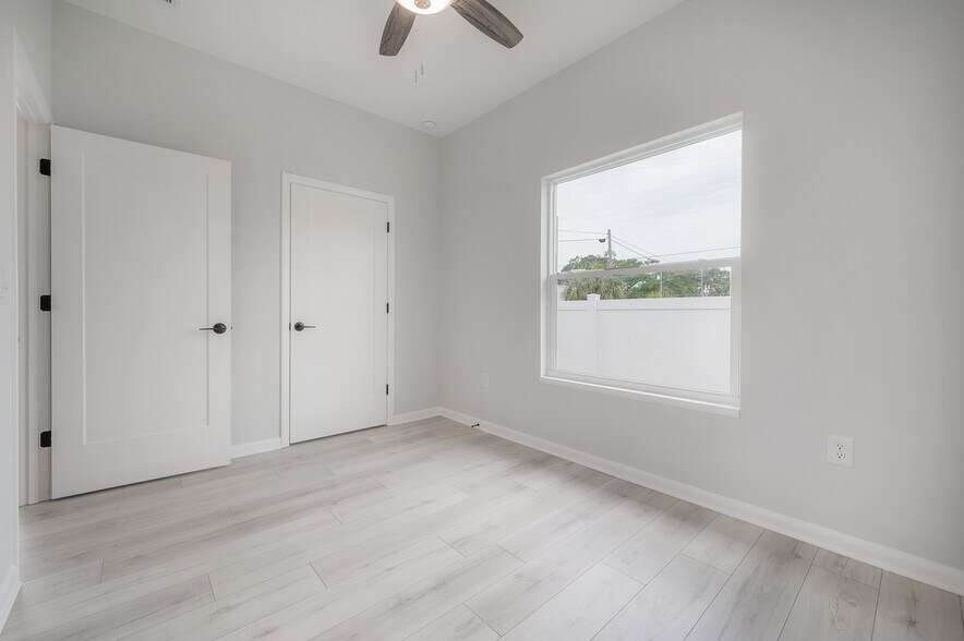 More Photos Of 3921 State St, Tampa Specialty For Sale