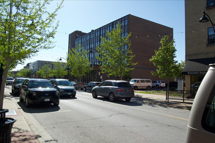 More Photos Of 222 E Main St, Belleville Office For Lease