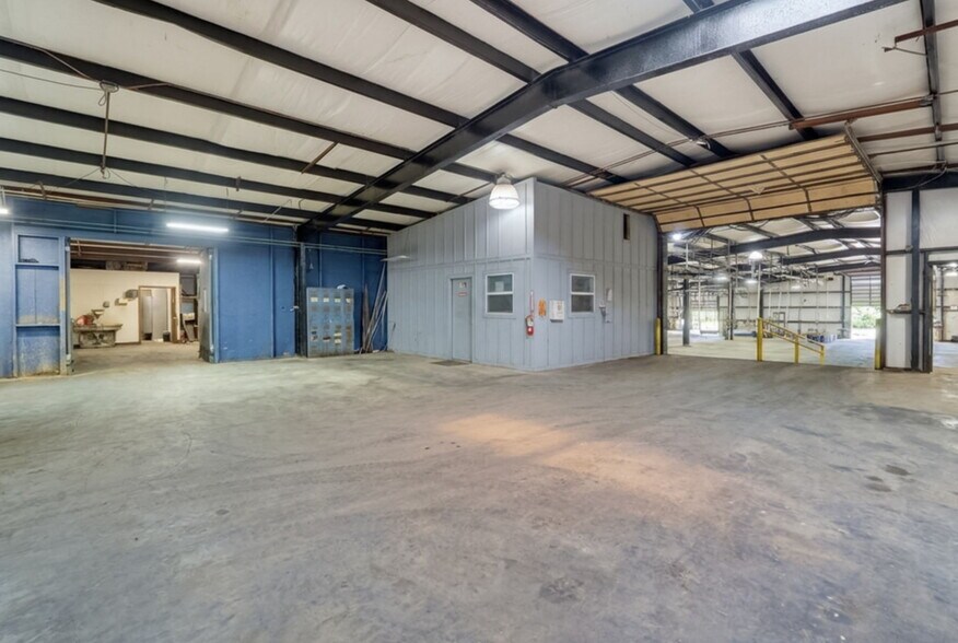 More Photos Of 20300 FM 963, Lampasas Manufacturing For Sale