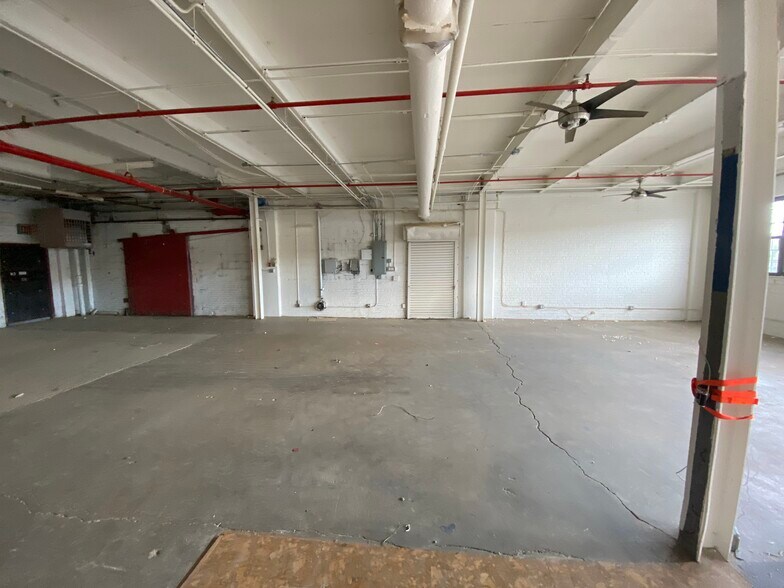 More Photos Of 18 Bay St, Brooklyn Light Manufacturing For Lease