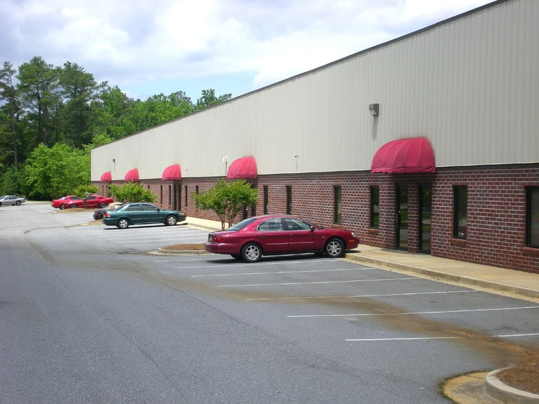 More Photos Of 1370 Union Hill Industrial Ct, Alpharetta Warehouse For Lease