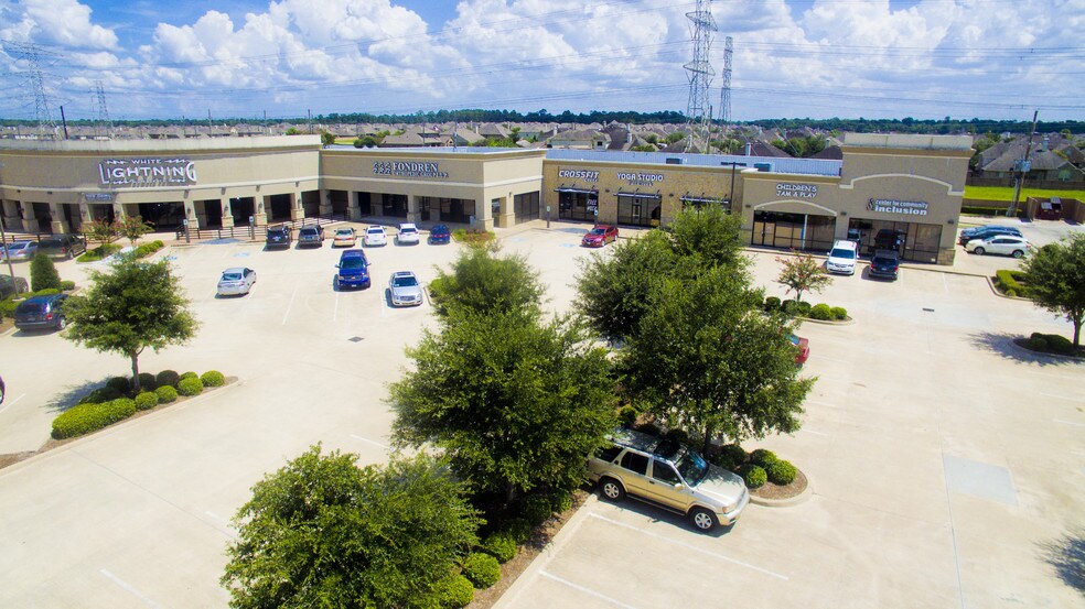 More Photos Of 9502 N Sam Houston Pky, Humble Unknown For Lease