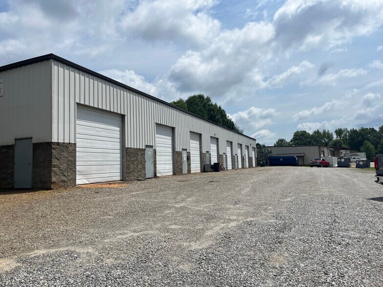 More Photos Of 66 Morrison St, Watkinsville Warehouse For Lease